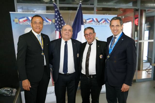 Membres de l'Ordre Lafayette Monde lors d'un rassemblement