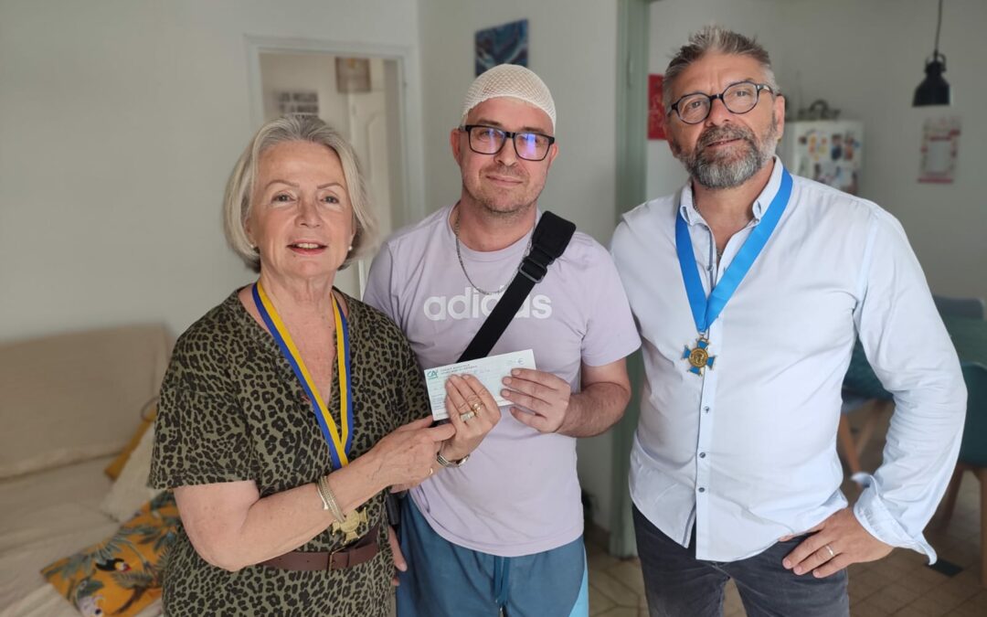 Remise de chèque à Arnaud et à l’Association les Etoiles dans la Mer